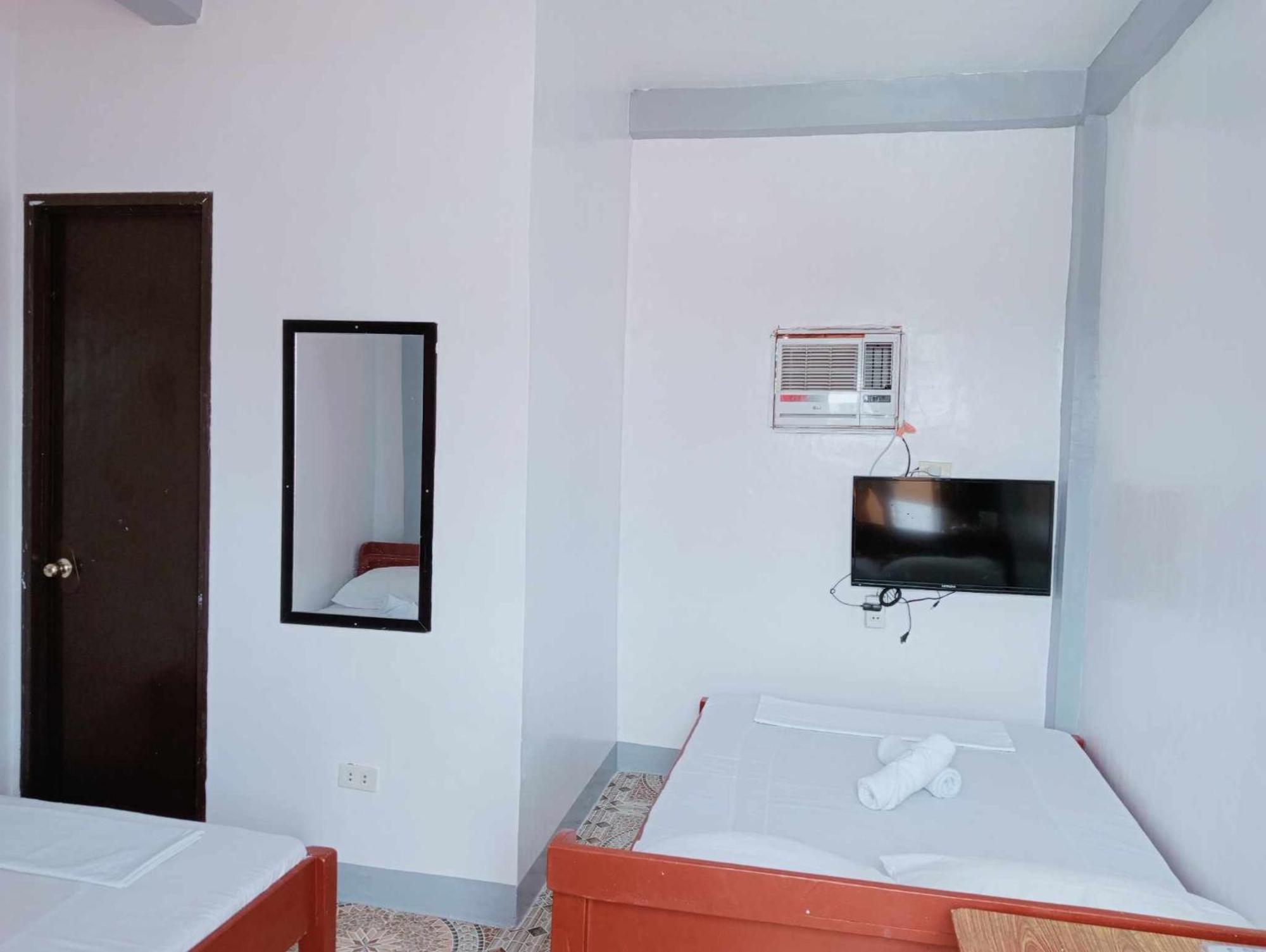 Ludy'S 2 Pension House Carles Zewnętrze zdjęcie